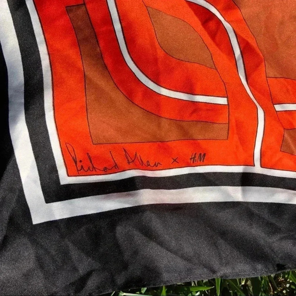 Richard Allen X H&M Scarf Orange 1970’s Print - Picture 3 of 3